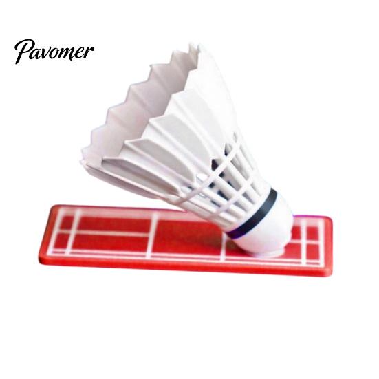 Schwenkbares Badminton Schreibtischzubehör Rotierendes Autoornament mit Mechanismus, Federball Armaturenbrett Kunststofffigur Dekoration für Innenraum, Geschenk Sport