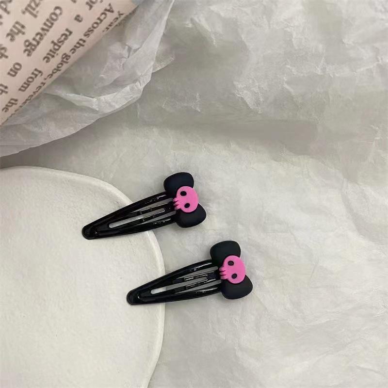 Y2K Punk Skull Hair Snap Clip Cute and Stylish Hair Tie for Women Perfect for Parties and Special Occasions