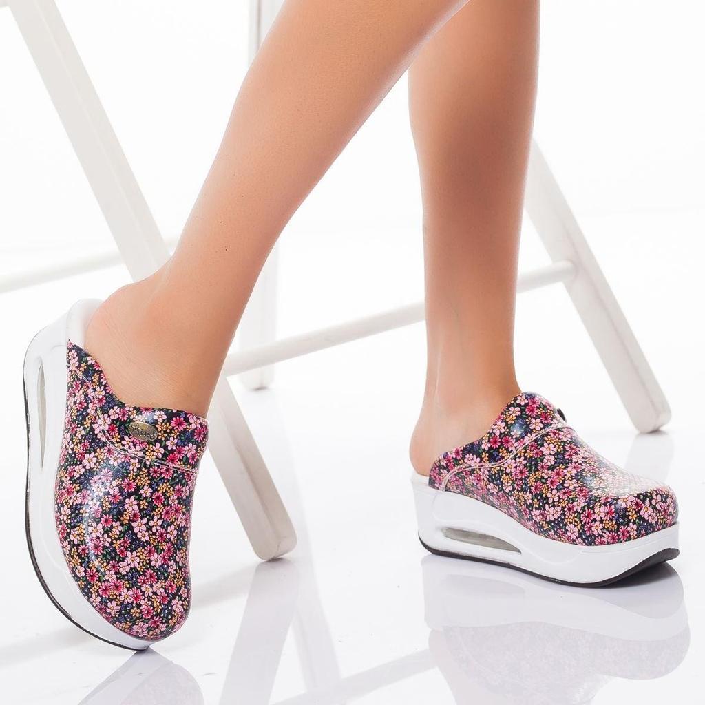 Women Medical Clogs Sabo Hospital Shoes Non-Slip Slipper Nurse Doctor Midwife Surgical Sandals