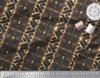 Soimoi Brauner Poly Kreppstoff Geometrischer Batikdruck Stoff pro Yard 42 Zoll