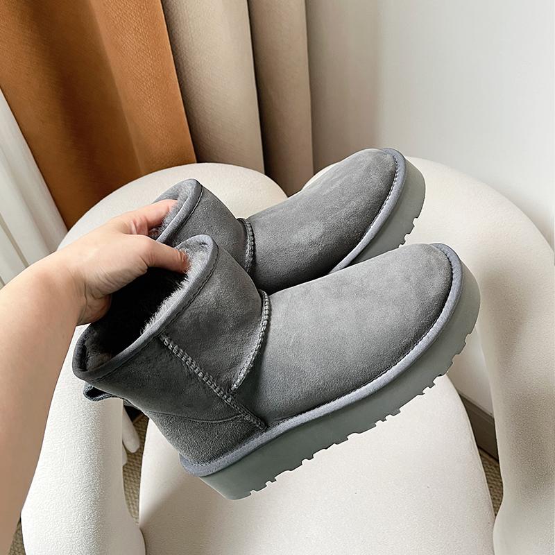 Winter New Thick soled Classic Snow Boots Women s Fur Warm Short Boots Sheep Fur Integrated Cotton Shoes 35