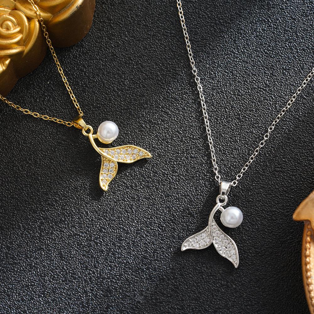 Elegant Pearl Fishtail Necklace: Versatile Light Luxury Niche Design for Women, Clavicle Chain for Summer