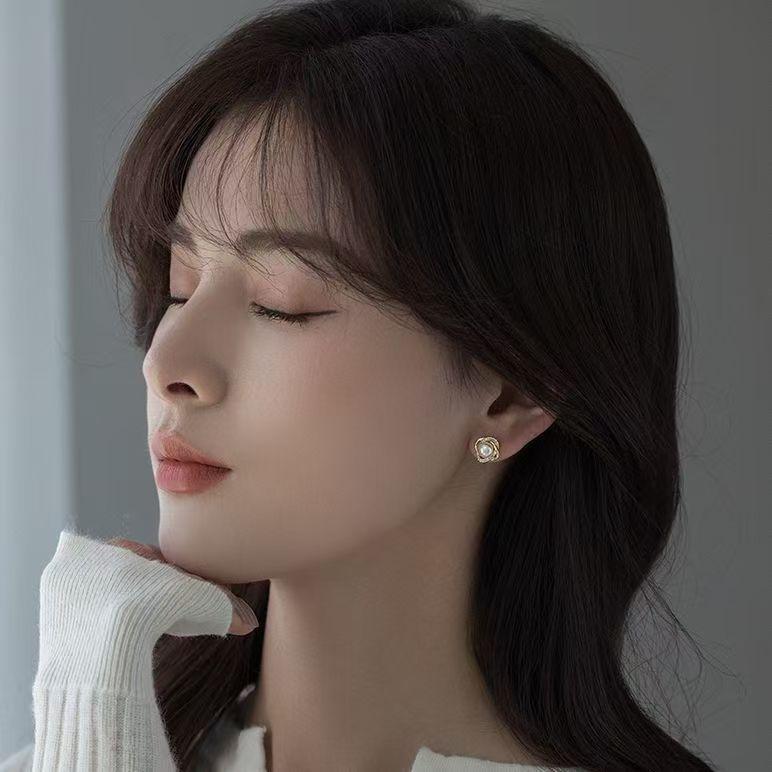 Small exquisite pearl silver needle stud earrings women's French elegant niche design temperament high-end earrings earrings
