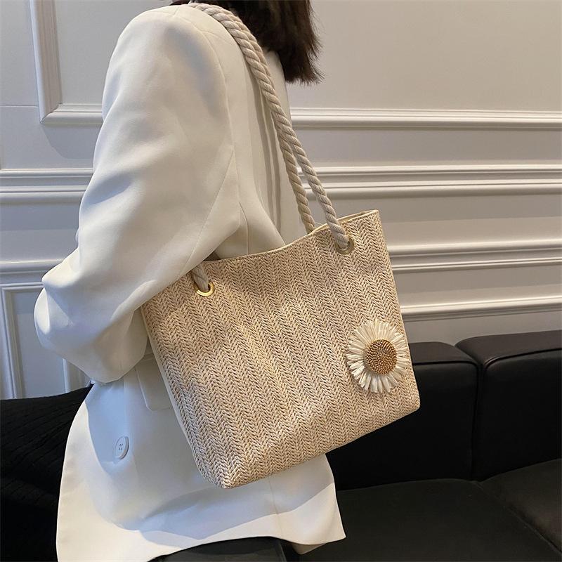 Large Capacity Woven Bag Women's Autumn 2025 New Trend Fashion Shoulder Armpit Bag Casual Foreign Style Portable Big Bag