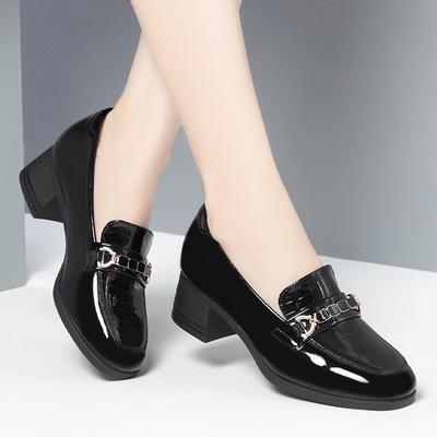 Spring New Comfort Square Heel Metal Chain Women Soft Leather Shoes Fashion Slip On Chunky Heel Casual Shoes Ladies Office Pumps