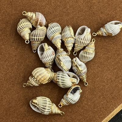 3 Stück, Natürliche Muschel-Conch-Anhänger, Zinklegierung Charms im Meeresstil für Schmuckherstellung DIY Halskettenzubehör, Kreative Dekoration, Großhandelsgeschenke für Frauen