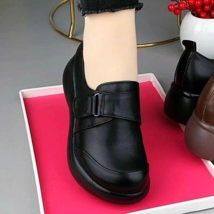 Versatile Lightweight Shallow Mouth Single Shoes Women's Autumn 2025 New Non-slip Soft-soled Mother Shoes Retro Round Head Women's Leather Shoes