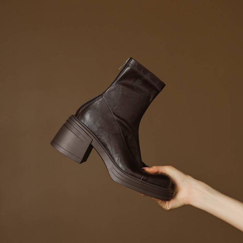 Korean version of the new round head medium heel large size women's boots solid color square heel round head comfortable thick sole rear zipper me