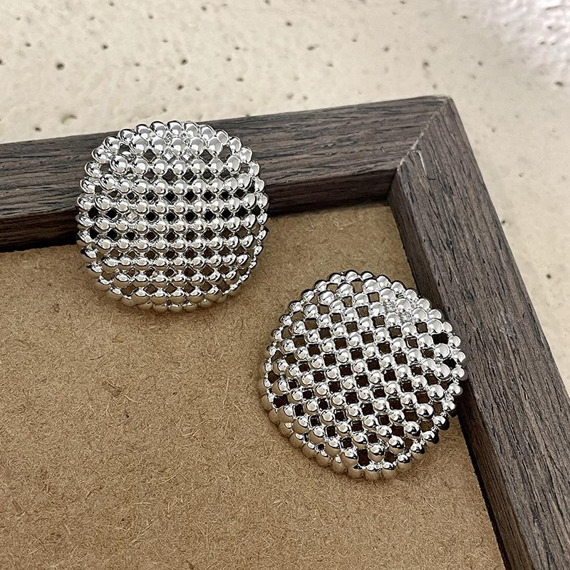 Doudou's Same Style Zhang Yue'er Hollow Ball Women's Silver Needle High-end Touch Metal Earrings