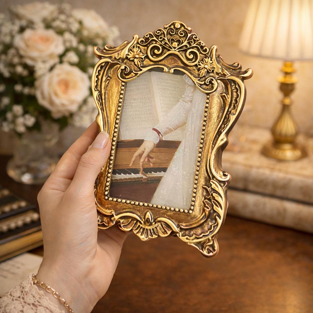 American Retro Resin Photo Frame for Living Room or Entryway