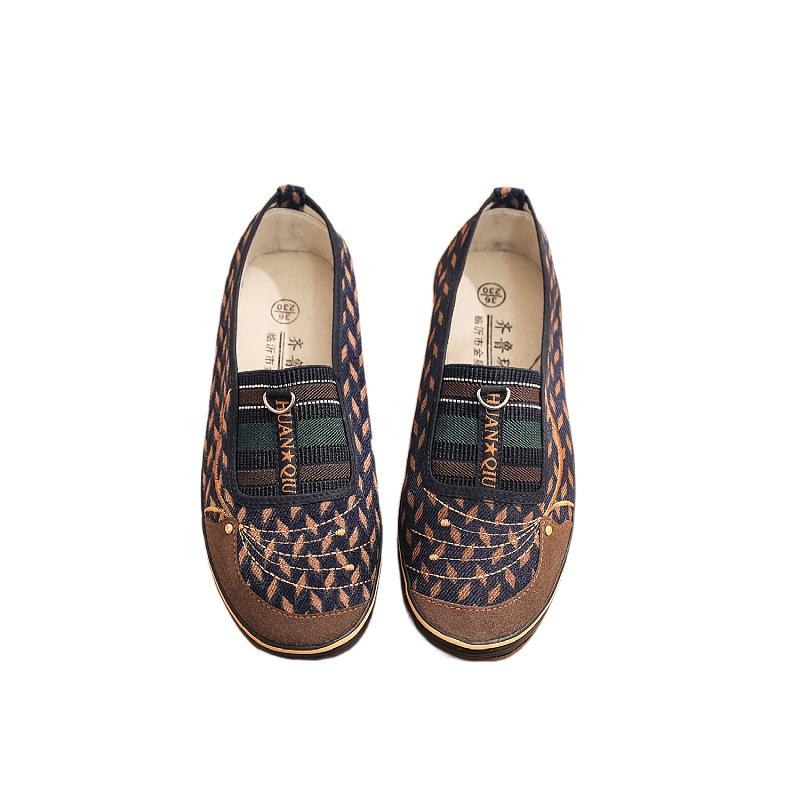 Alte Pekinger Stoffschuhe flacher Boden rutschfest floral Gummi vulkanisierte Stoffschuhe Damen mittleren Alters und ältere Mutterschuhe Fabrikquelle