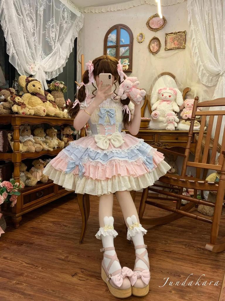 Jundakara Stufen-JSK Latzrock mit Spitze Traumhaft und Niedlich Süßes Lolita-Kleid für Lolita-Studenten Leichtes Band, Schnürung, Rüschen, Einsätze. Frauen.