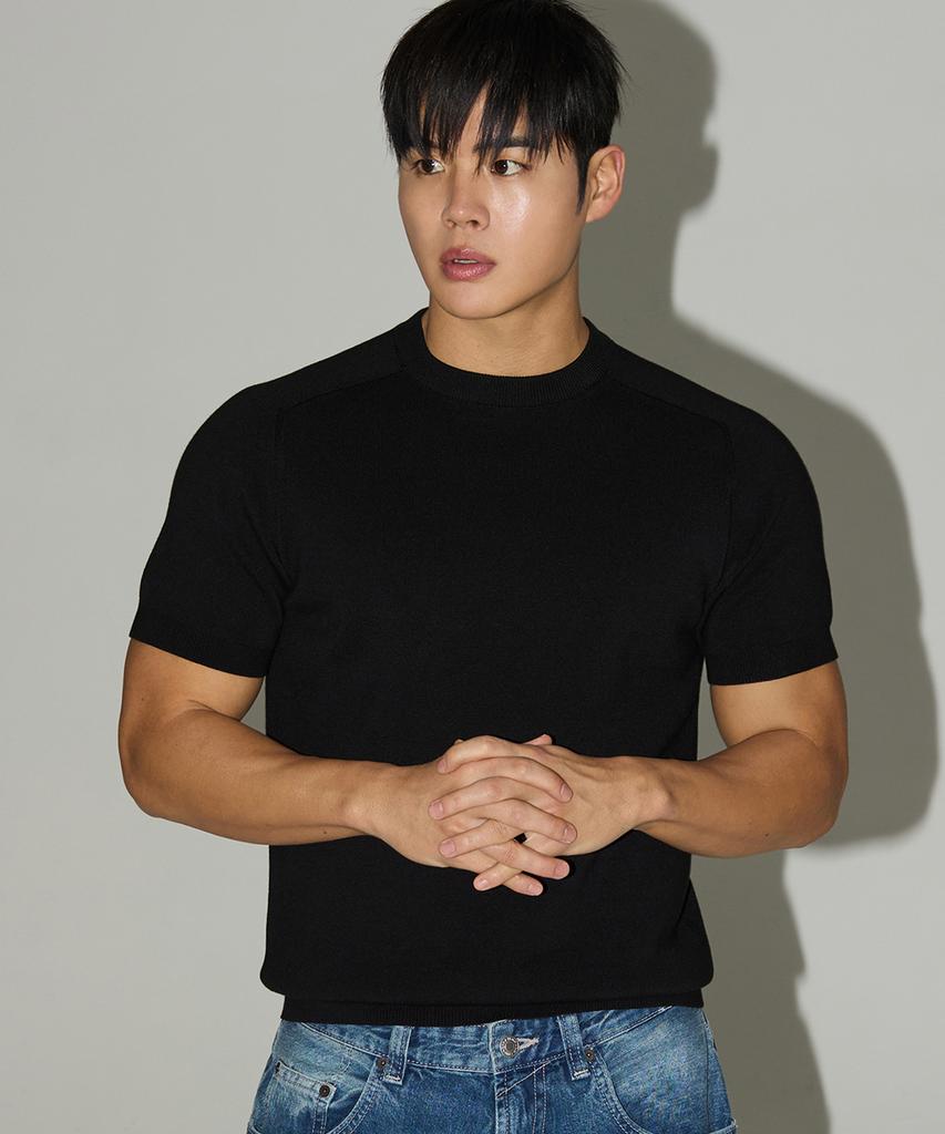 Michikoleondeonseupocheu Saddle Round Muscle Fit Knit Black