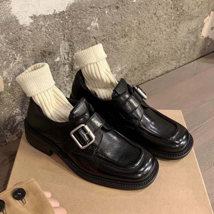 Yuanlitong retro British style loafers women's 2025 winter new belt buckle one pedal small leather shoes women's shoes
