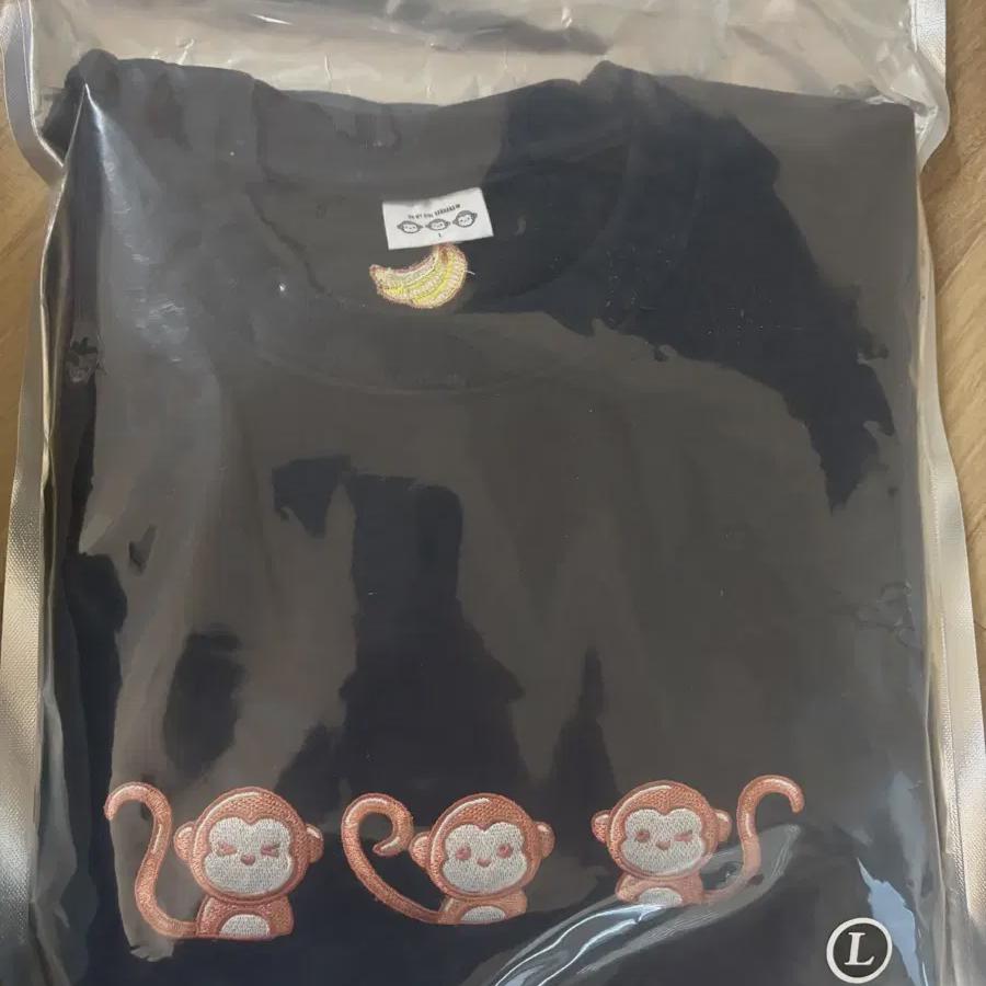 

Oh My Girl Banhana Sweatshirt L Navy Sealed