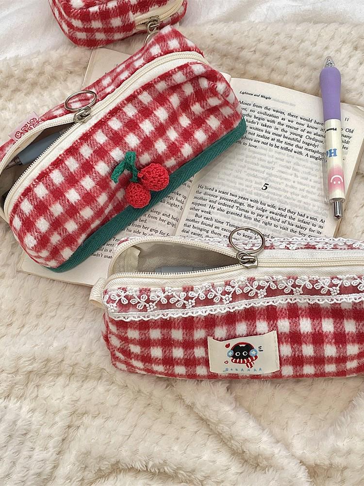 5222 Multi-Functional Plaid Wool Bag: Large Capacity Case for Cosmetics, Stationery & Hygiene Essentials