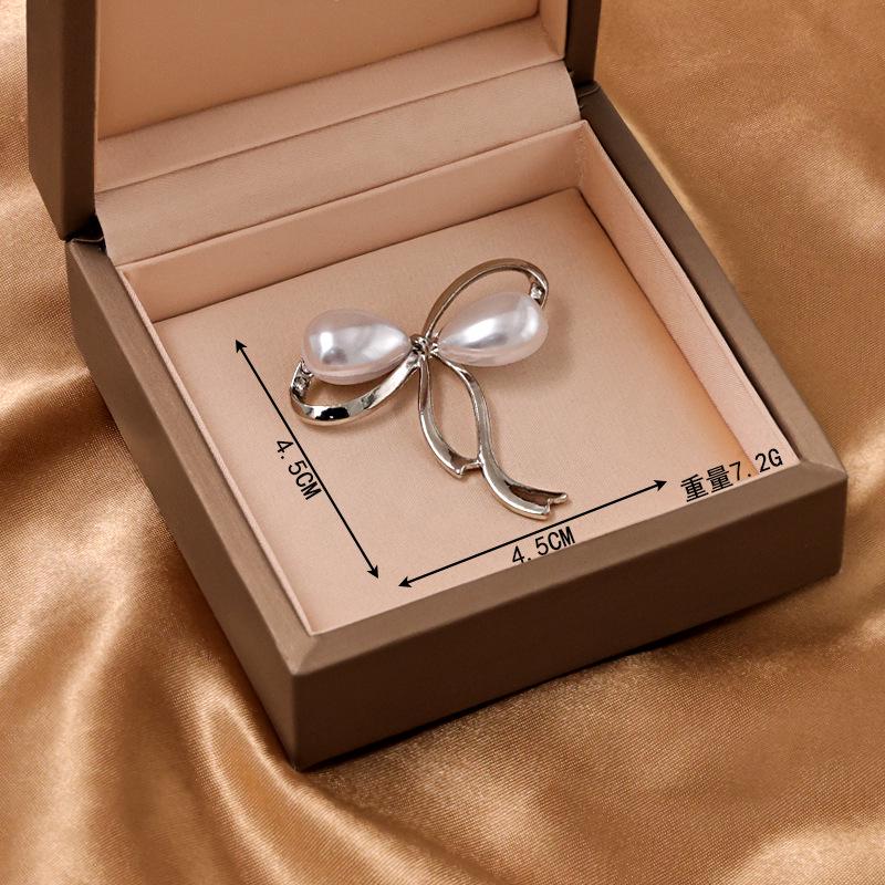 Elegant Camellia Pearl Bow Brooch - High-End Luxury Pin