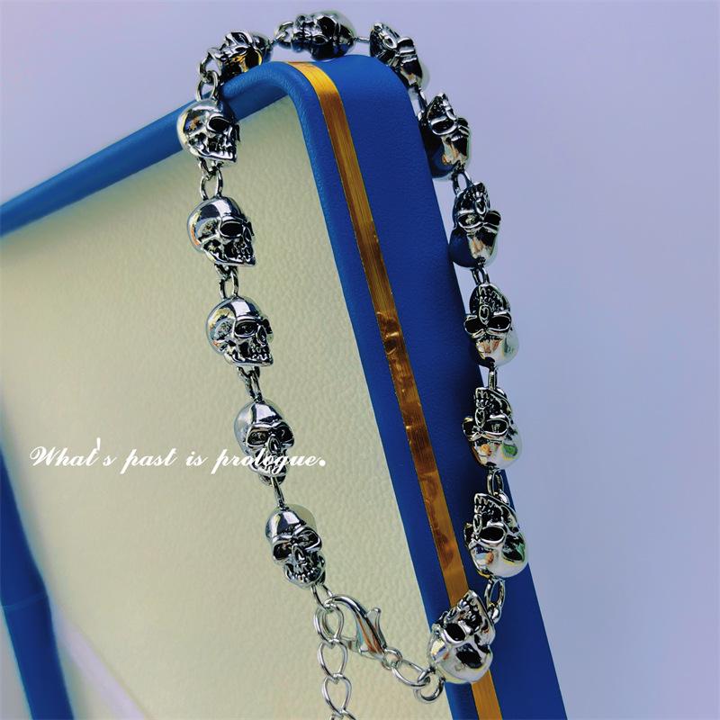 Men's Retro Punk Skull Metal Bracelet: Creative, Bold, European & American Style Fashion Accessory
