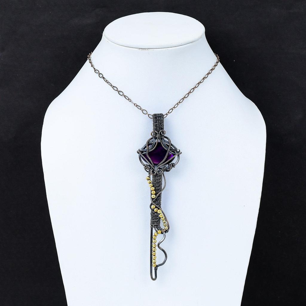 Přívěsek z fialového ohnivého labradoritu Měděný drátek omotaný přívěsek z drahokamu Designové šperky Ručně vyrobený přívěsek na klíč Šperky z měděného drátu Svatatební dar