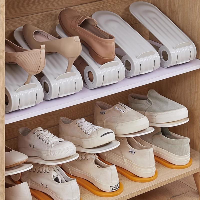 Armadio a doppio strato regolabile con ripiani a strati per scarpe all'interno