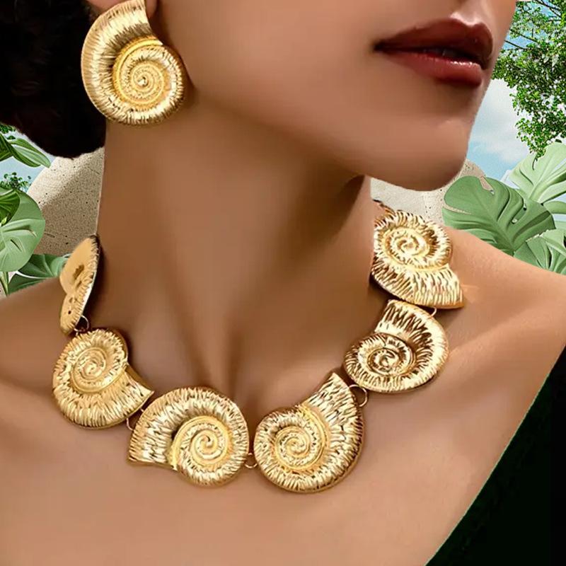 1 Set of Light Luxury Snail Conch Stud Earrings Necklace Set, Vacation Seaside Ocean Retro Personality