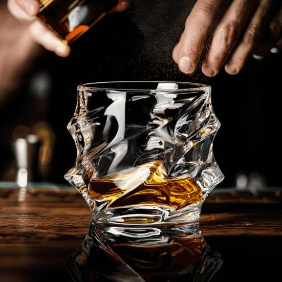 Sklenice na whisky Storm s vlnitou texturou 320 ml Tumbler na destiláty pro bourbonové koktejly Bezolovnatá sklenice na ledové nápoje Elegantní dárek do domácího baru