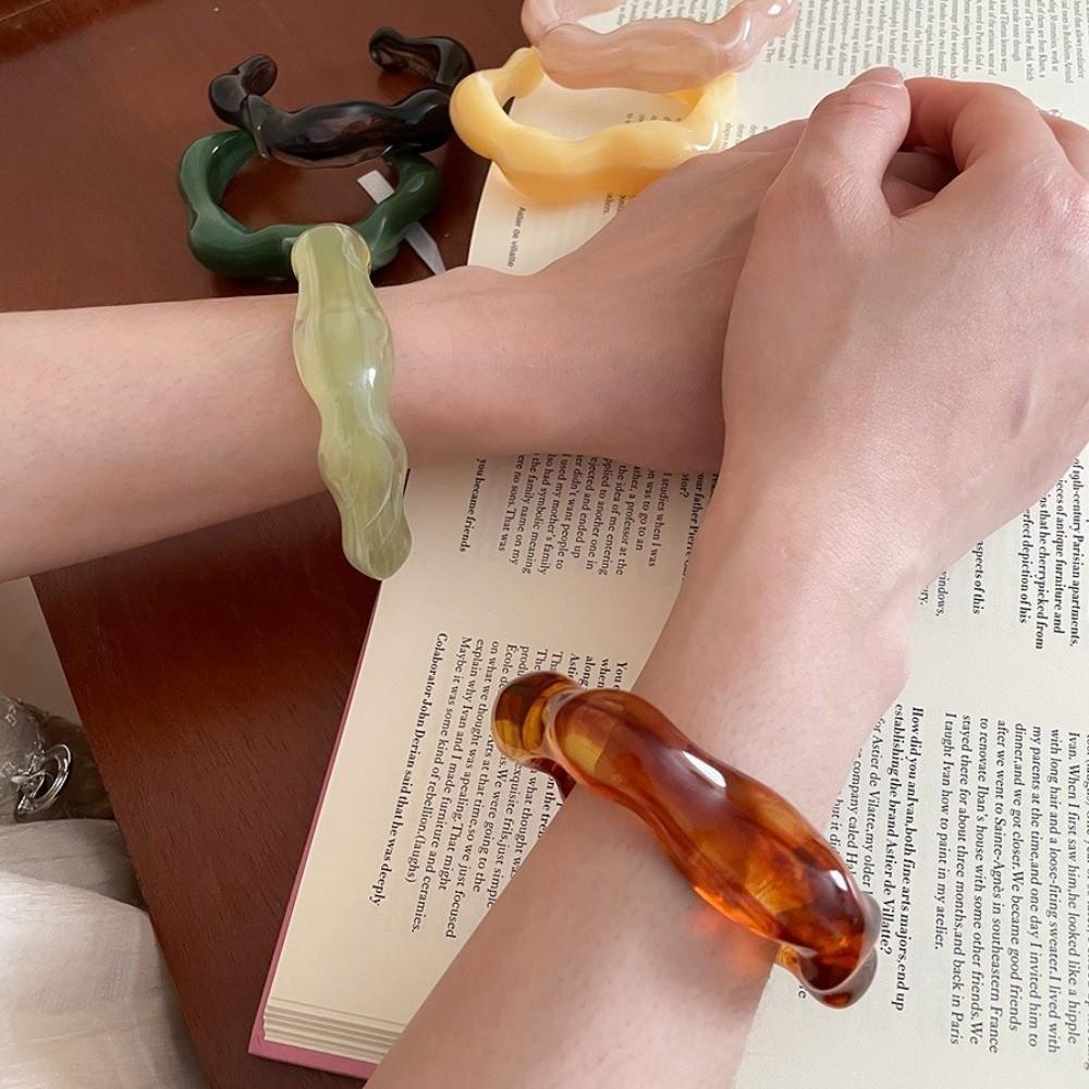 Creative Europe American Style Wide Open Bangle Boho Flower C Shape Cuff Bangles Stack Cuff Wrist Irregular Resin Bangle Girls