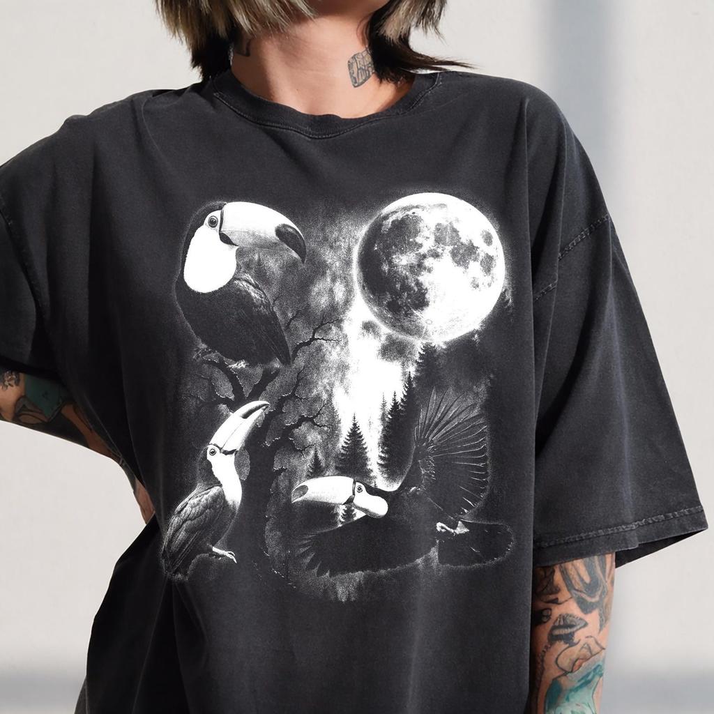 Retro Toucan Moon Graphic Tee, 90s Tropical Bird Lovers T-Shirt