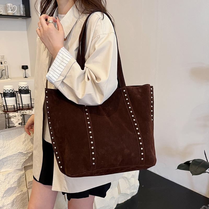 Soft-faced Rivets, Large-capacity Suede 2025 New Retro Casual Commuting, Shoulder Underarm Bag, Tote Bag, Women's Bag