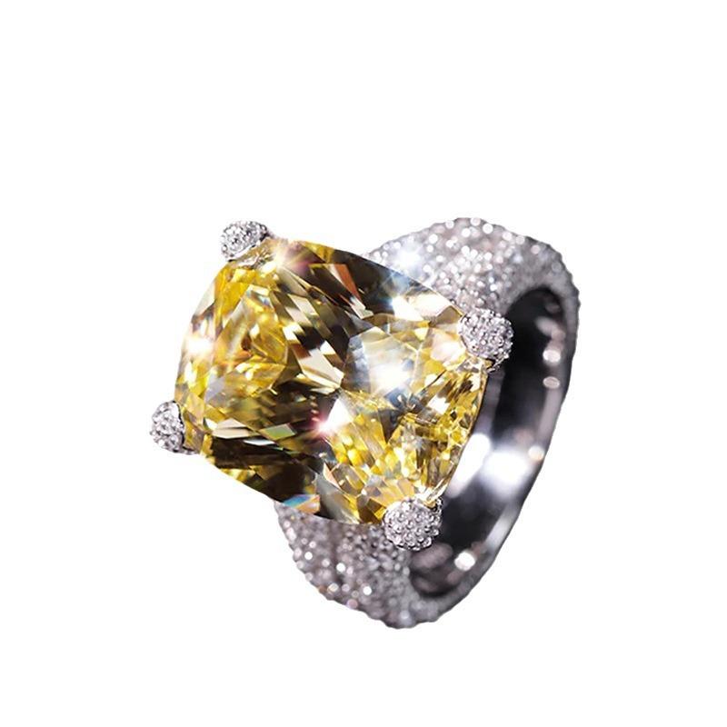 Seiko Geometrischer Luxusring, Dicht besetzt mit runden Zirkonen, Temperamentvolle Dame Aristokratischer gelber Ring