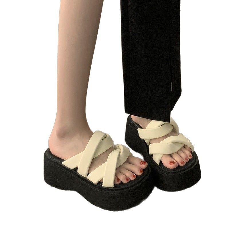 High-value beautiful slippers women's summer 2025 new versatile explosive casual muffin thick-soled heightening sandals