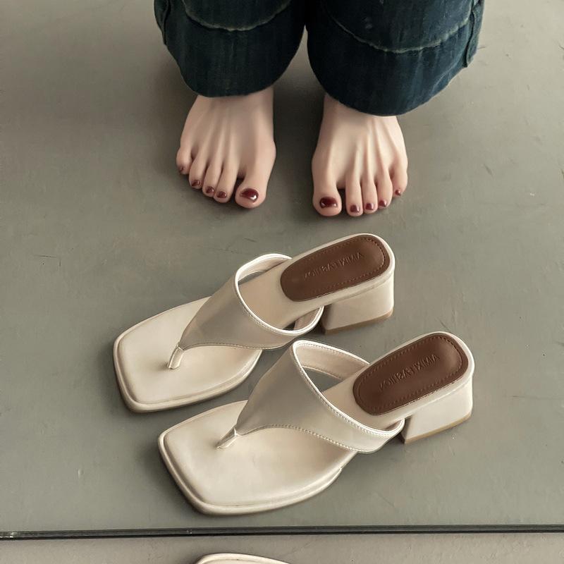 Fashion Korean version of thick-heeled flip-flops spring and summer new square head beach vacation women's toe sandals trendy