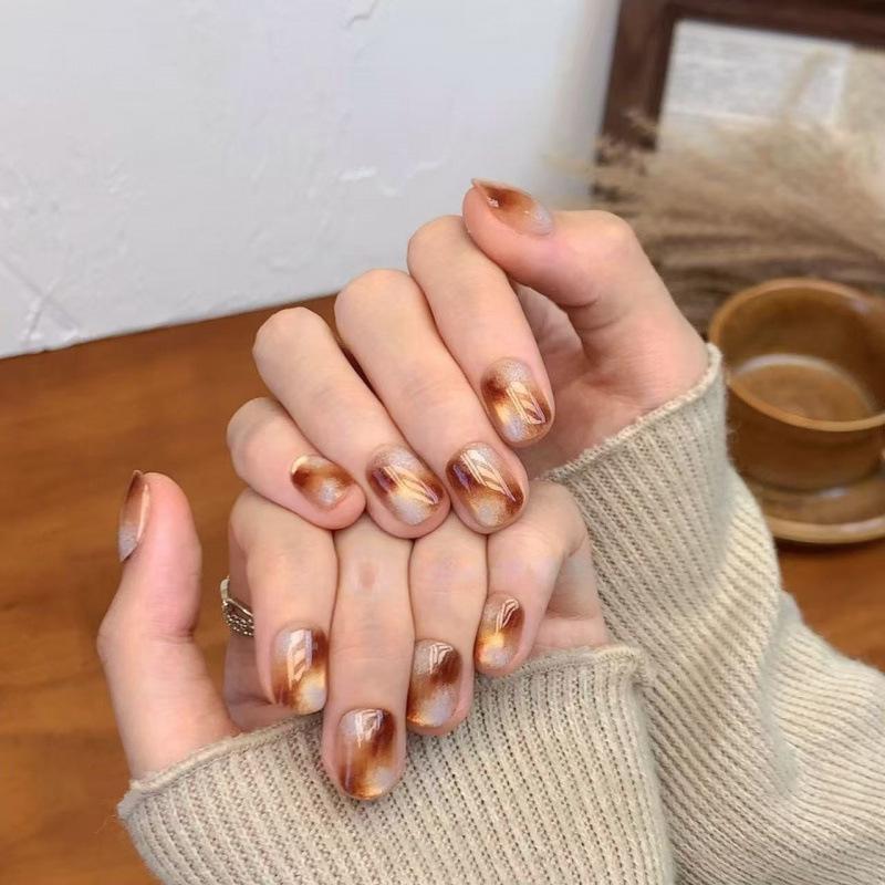 

Autumn/Winter Mist Amber Brown Cat Eye Gradient Nail Art Stickers XS (For smaller nail beds or shorter individuals)