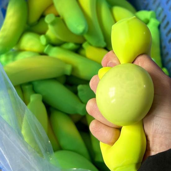 2Pcs Stress Relief Simulation Banana Toy Anti-Anxiety Color Changing Banana Squeeze Toy Slow Rising Fruit Fidget Sensory Toy Office Worker Gift