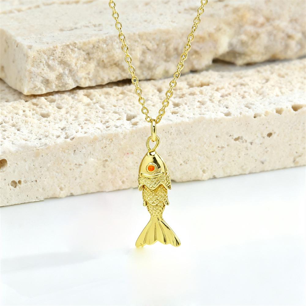European Retro Koi Titanium Steel Necklace - Elegant Gold Swingable Design