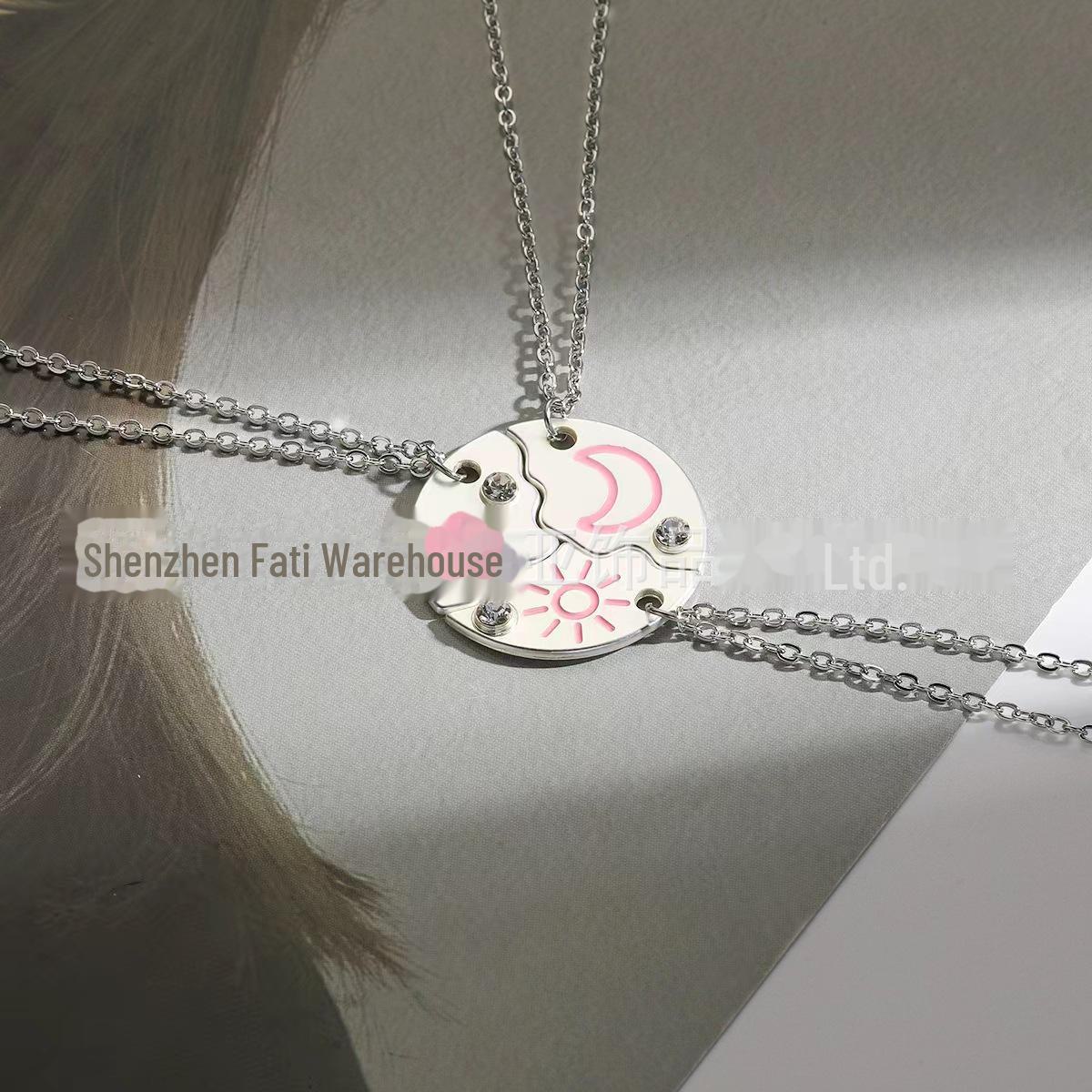 

Комплект ожерелья из сплава с рисунком звезд, луны и солнца 2024 года с круглыми бриллиантами серебряный