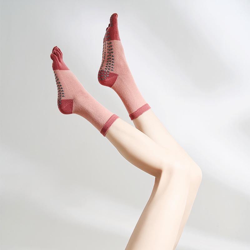 

Носки для йоги со средней трубкой, нескользящие профессиональные женские носки с пятью пальцами, носки для пилатеса, дозировка клея розовый