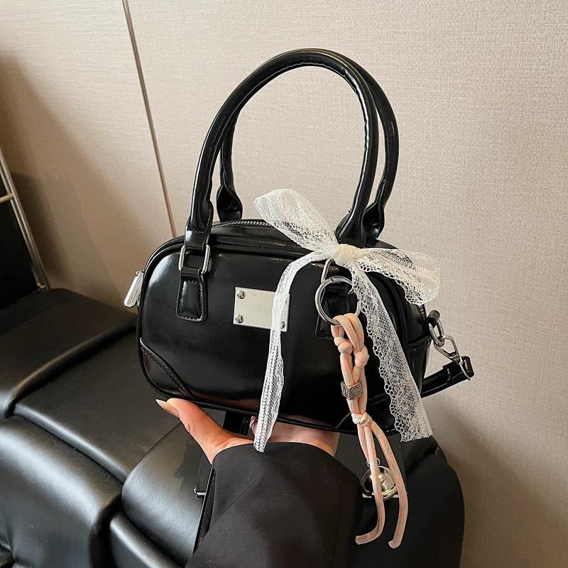 Super fire small bag women's 2025 new trendy spring summer versatile shoulder messenger bag Korean version handbag small square bag