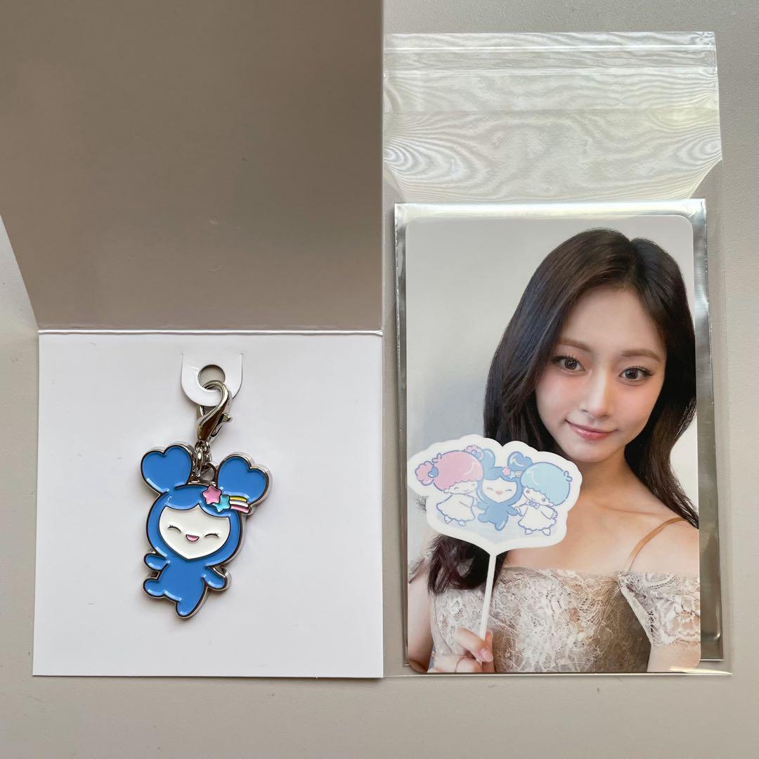 

[USED] TWICE Sanrio Collaboration Random Keychain Charm & Bonus Trading Card Tsuburi