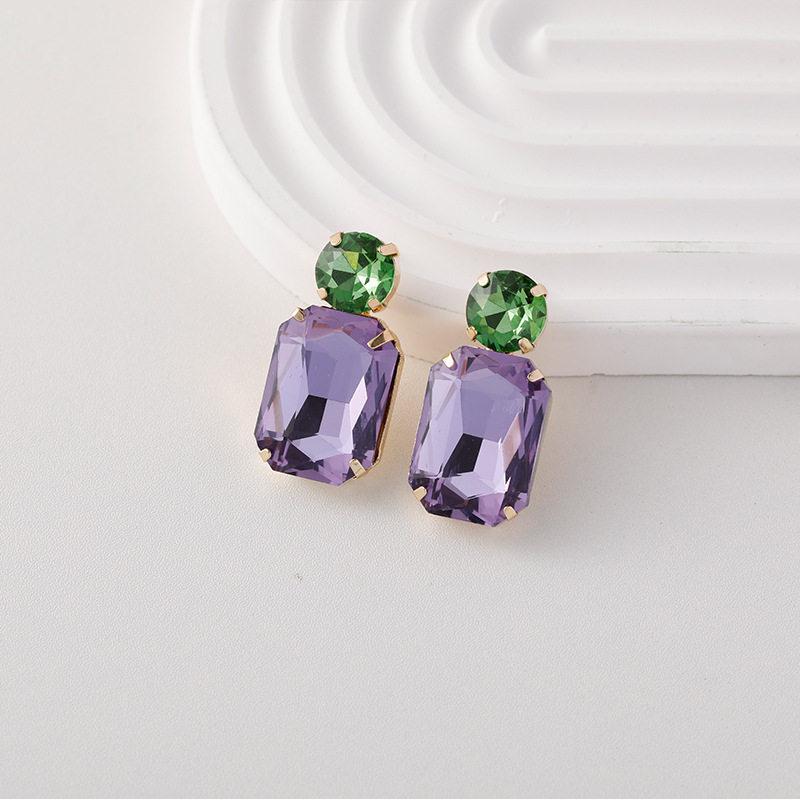 

Elegant Silver Needle Diamond-Inlaid Square Stud Earrings for Women - Versatile, Fashionable, and Simple with a High-Class Feel.