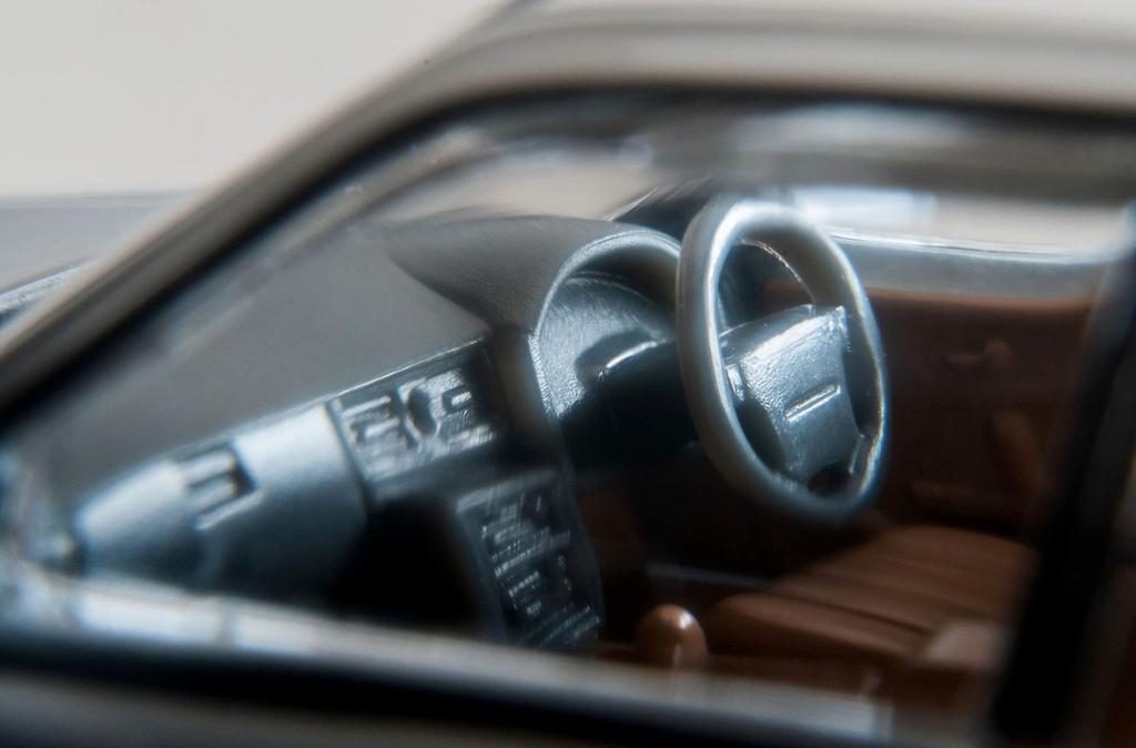 TOMYTEC Tomica Limited Vintage Neo 1/64 Scale LV-N290a Nissan Cedric V30E Brougham Private Taxi (Finished Model)