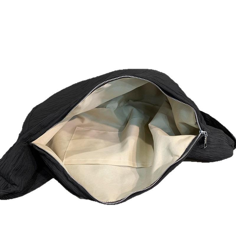 High-value simple dumpling bag large-capacity commuter messenger bag women's new class casual shoulder bag