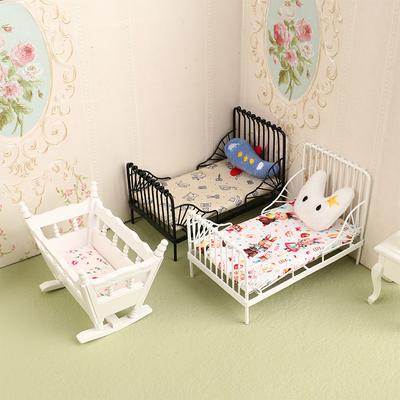 1:12 puppenhaus Mini Europäischen Eisen Bett Wiege Bett Kissen Matratze Schlafzimmer Dekor