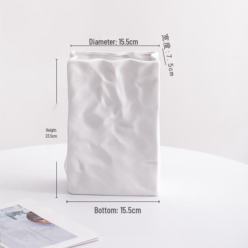 Skandynawski biały ceramiczny wazon na suszone lub świeże kompozycje kwiatowe w wystroju salonu