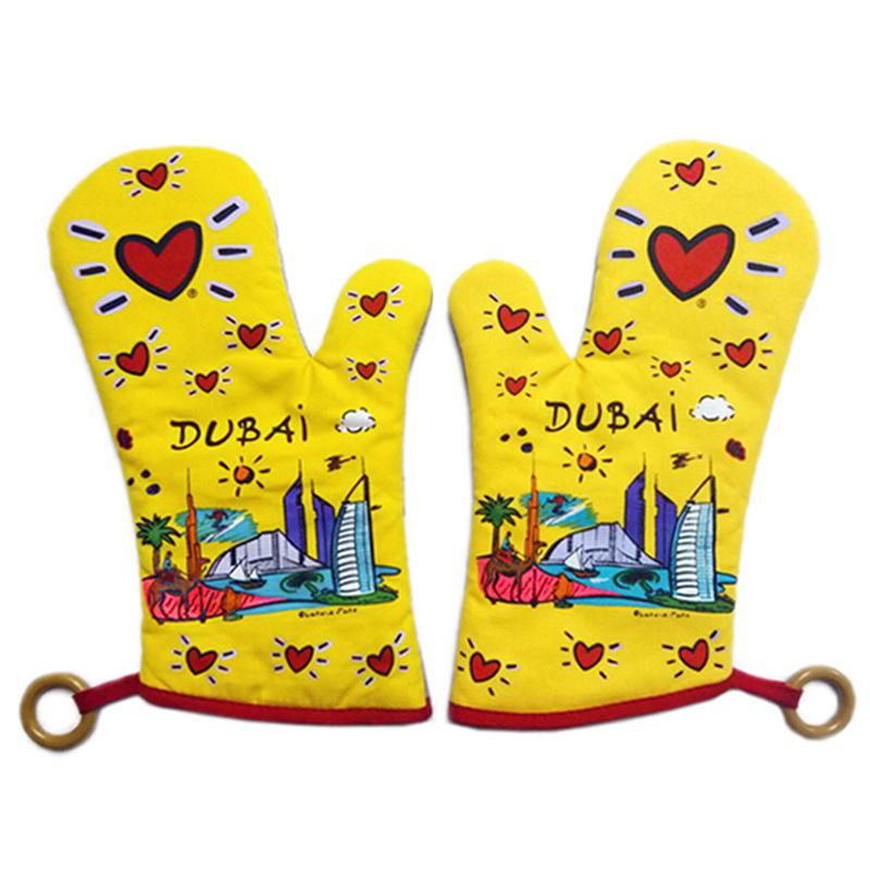 One pair of straight oven microwave oven anti-scalding baking and heat insulation gloves