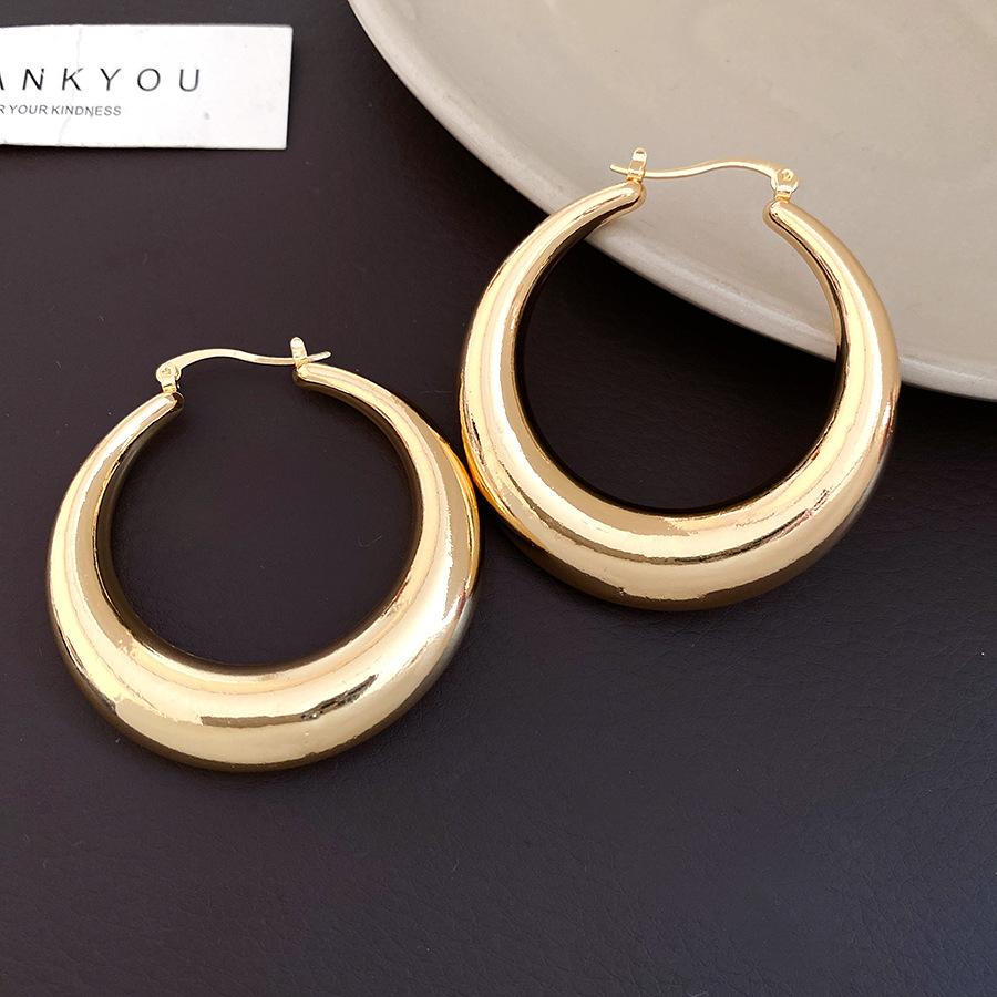Metal glossy round hollow ear buckle niche design exaggerated earrings light luxury high-end temperament earrings