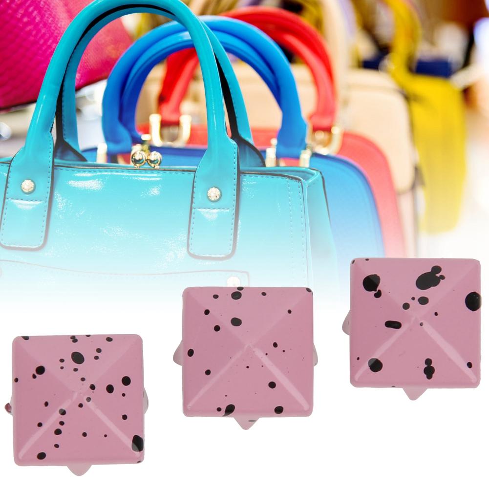 

200 шт. Пирамидальные шипы Одежда Сумка Декоративный аксессуар Металлические пирамидальные заклепки 10 мм Розовая основа и черный