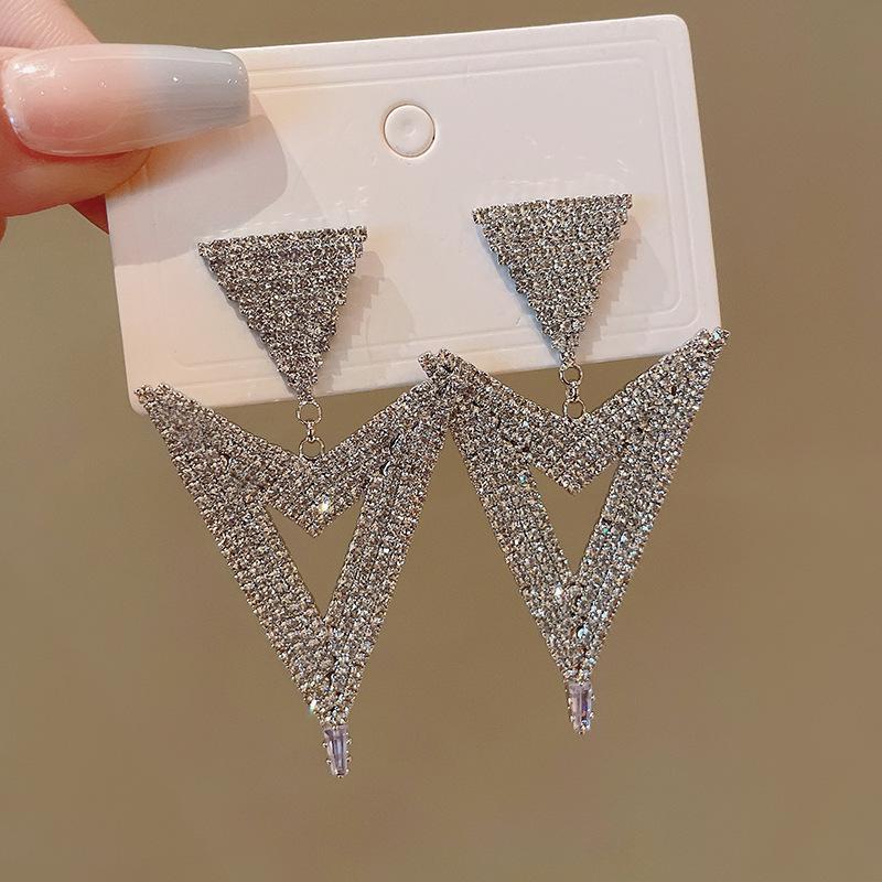 

Изысканные серьги-кисточки с бриллиантами «Серебряная игла»: Европейский и американский стиль, трендовые, смелые и уникальные украшения для ушей для женщин