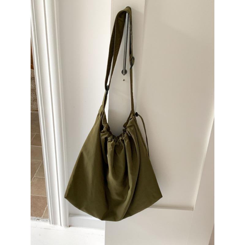 

Department of leisure nylon messenger bag bundle design new shoulder bag large capacity solid color simple shopping bag зелений