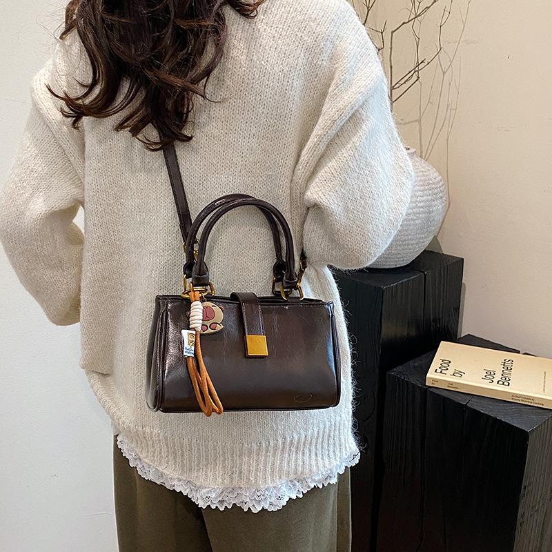 Textured Niche Bag 2025 New Small Square Bag Personalized Casual Simple Handbag Retro Large-capacity Messenger Bag
